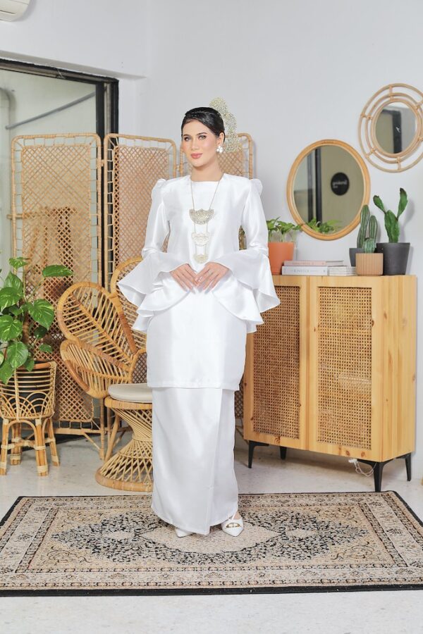 Kurung Nilamsari (White)