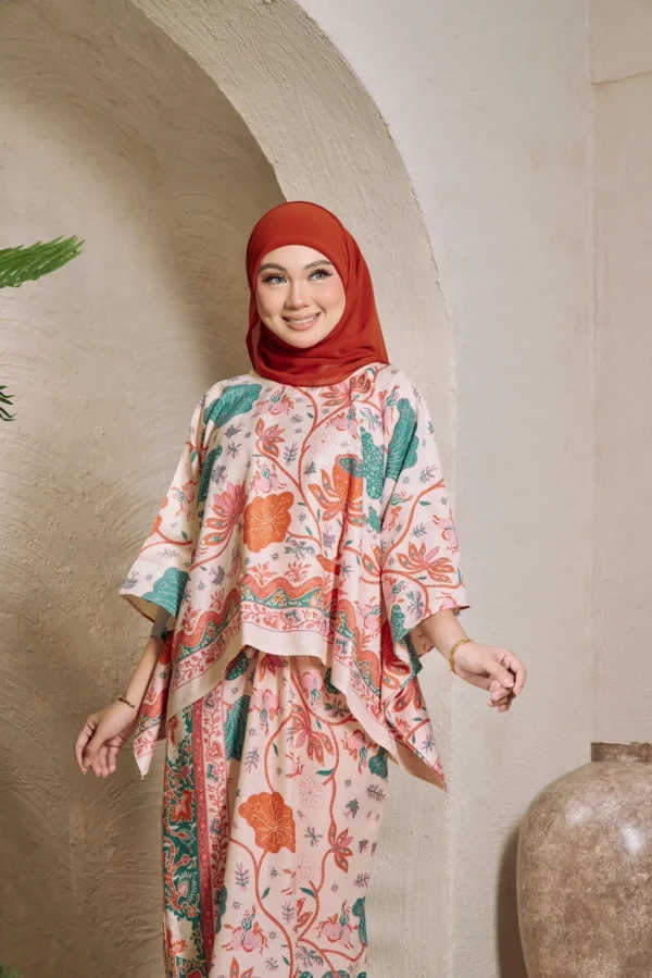 Kurung Mekar Batik (Brick)
