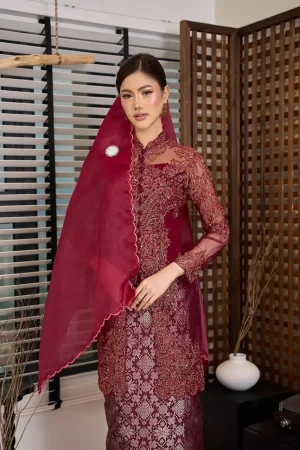 Ratna Rubélle (Maroon)