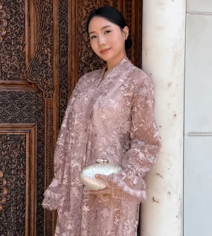 Thea in Blush Rose