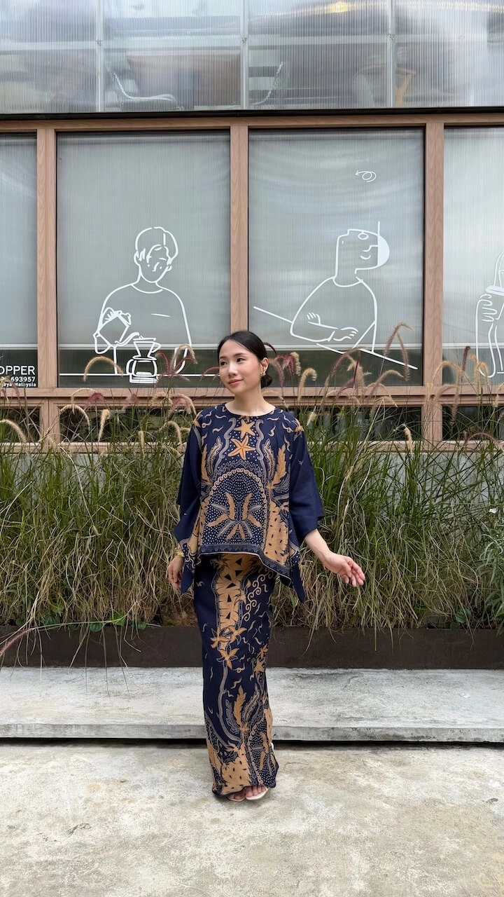 Kurung Mekar Batik (Navy Star) - Image 4